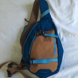 Patagonia Atom 8L shoulder sling